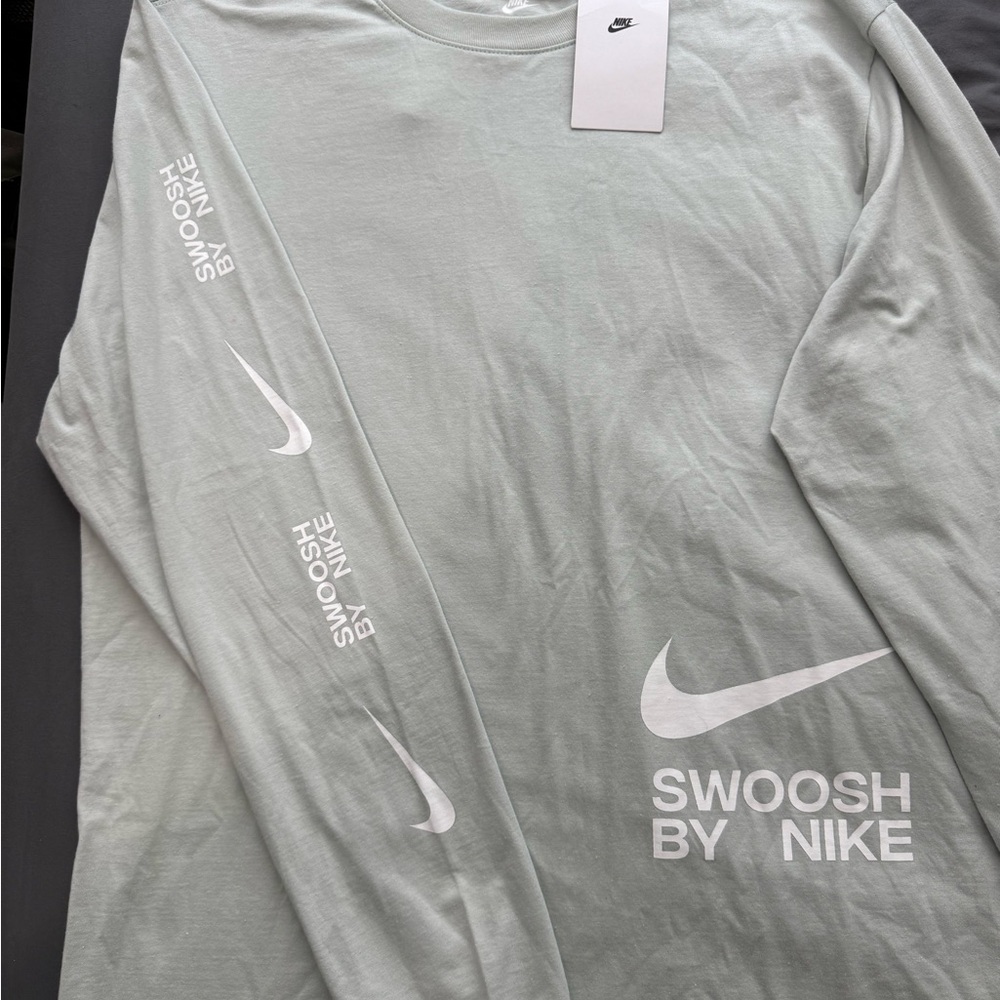 Nike Swoosh Long Sleeve Shirt Large (Color: Mint)